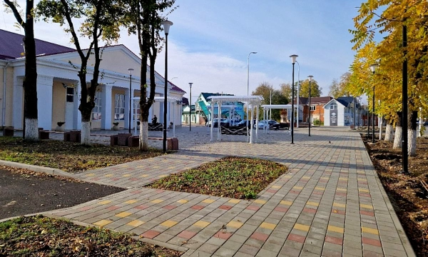 В Апшеронске завершают обновление общественной территории