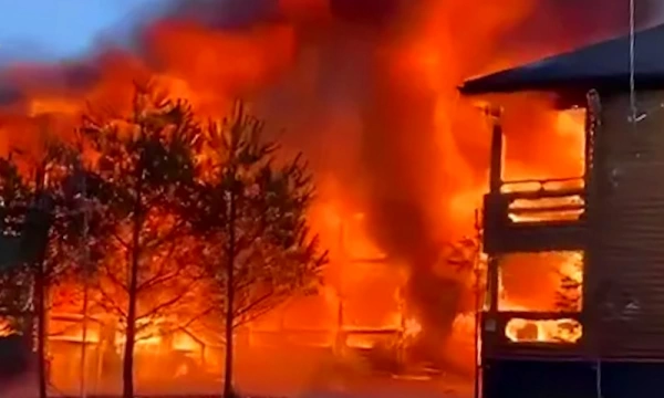 В Апшеронском районе загорелась турбаза «Водолей»