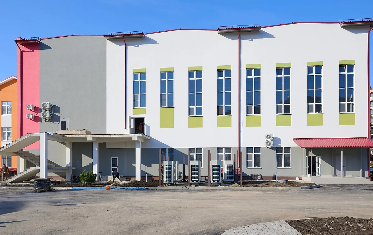 В Лазаревском районе Сочи завершается строительство школы на 1100 мест В Лазаревском районе Сочи завершается строительство школы на 1100 мест